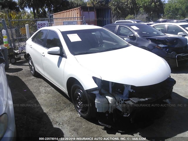 4T1BF1FKXGU206303 - 2016 TOYOTA CAMRY LE/XLE/SE/XSE WHITE photo 1