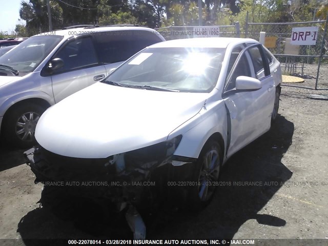 4T1BF1FKXGU206303 - 2016 TOYOTA CAMRY LE/XLE/SE/XSE WHITE photo 2
