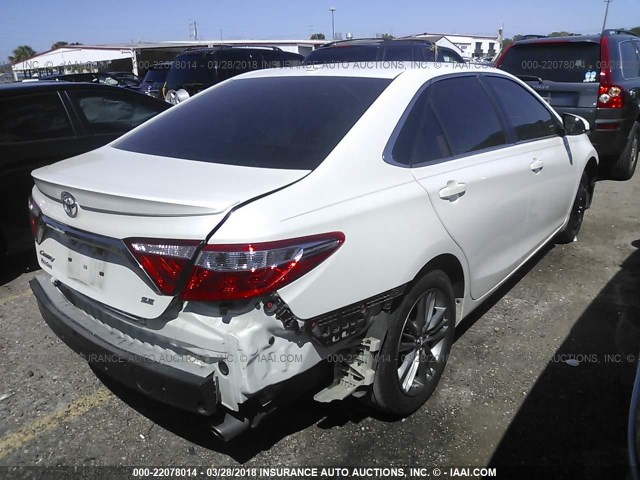 4T1BF1FKXGU206303 - 2016 TOYOTA CAMRY LE/XLE/SE/XSE WHITE photo 4