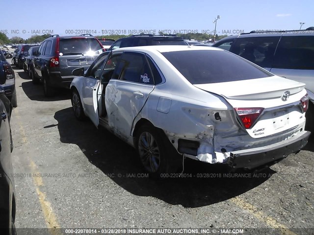 4T1BF1FKXGU206303 - 2016 TOYOTA CAMRY LE/XLE/SE/XSE WHITE photo 6