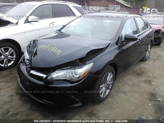 4T1BF1FK5GU149864 - 2016 TOYOTA CAMRY LE/XLE/SE/XSE შავი ფოტო 2