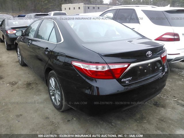 4T1BF1FK5GU149864 - 2016 TOYOTA CAMRY LE/XLE/SE/XSE შავი ფოტო 3