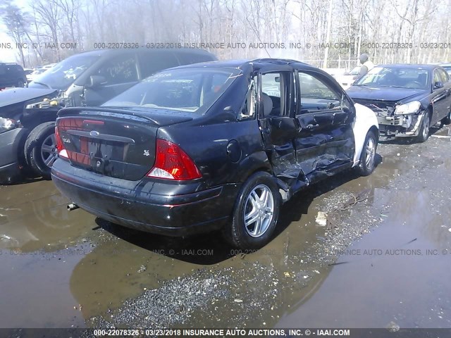 1FAHP3438YW153244 - 2000 FORD FOCUS SE/SE SPORT BLACK photo 4