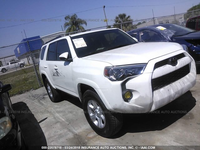 JTEBU5JR4J5496962 - 2018 TOYOTA 4RUNNER SR5 PREM/LTDL/TRAIL/TRD Biały zdjęcie 1