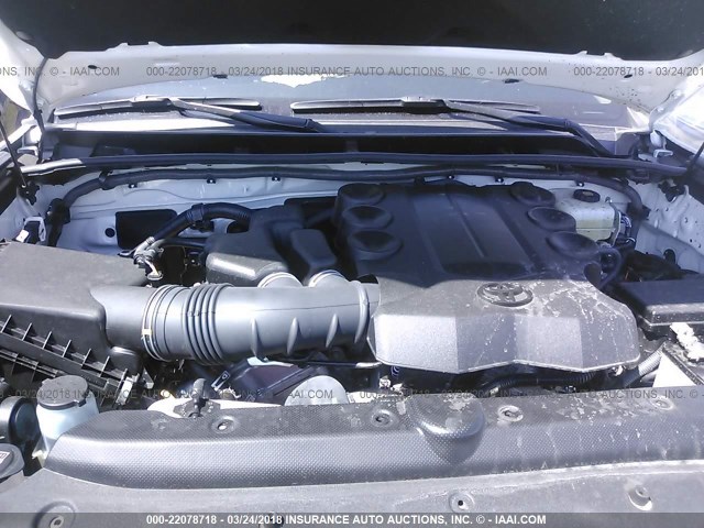 JTEBU5JR4J5496962 - 2018 TOYOTA 4RUNNER SR5 PREM/LTDL/TRAIL/TRD Biały zdjęcie 10