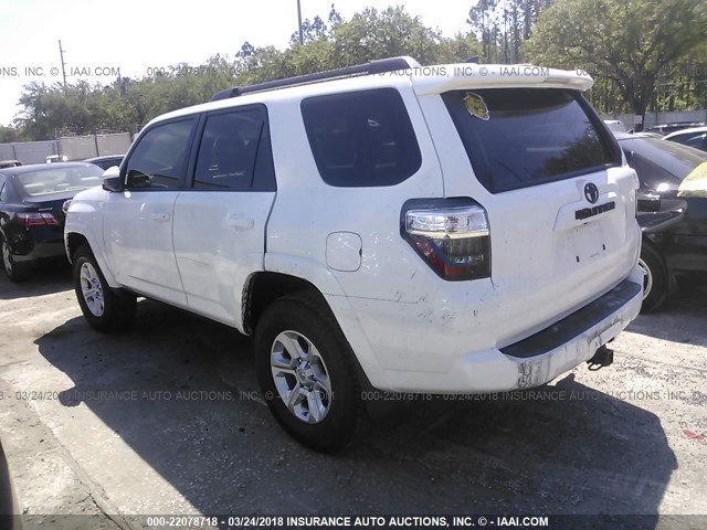 JTEBU5JR4J5496962 - 2018 TOYOTA 4RUNNER SR5 PREM/LTDL/TRAIL/TRD Biały zdjęcie 3