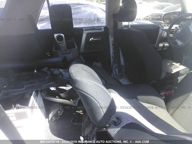 JTEBU5JR4J5496962 - 2018 TOYOTA 4RUNNER SR5 PREM/LTDL/TRAIL/TRD Biały zdjęcie 8