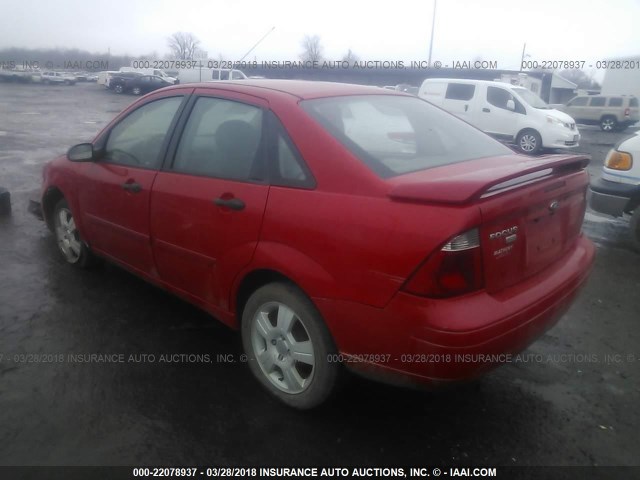 1FAFP34N25W308018 - 2005 FORD FOCUS ZX4 RED photo 3