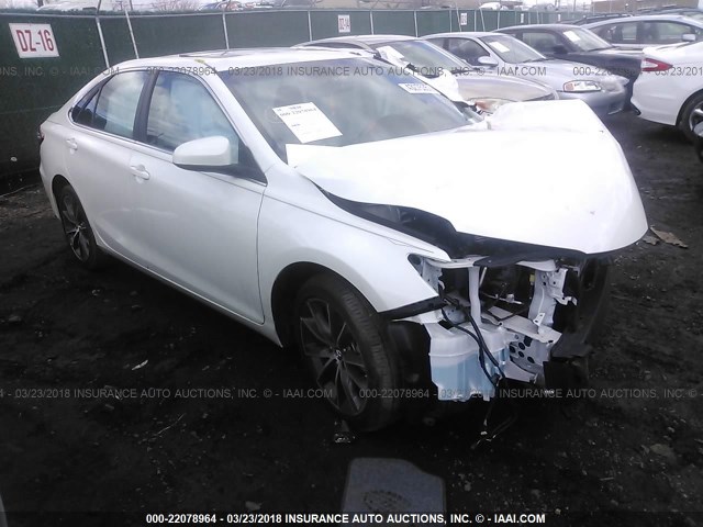 4T1BF1FK6HU666589 - 2017 TOYOTA CAMRY LE/XLE/SE/XSE WHITE photo 1