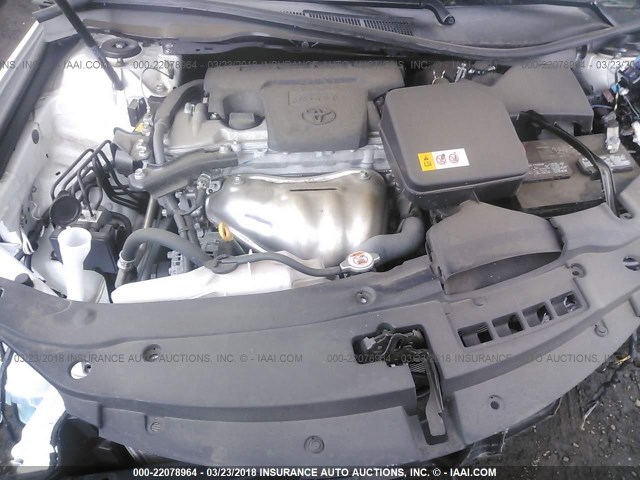 4T1BF1FK6HU666589 - 2017 TOYOTA CAMRY LE/XLE/SE/XSE WHITE photo 10