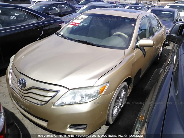 4T1BF3EK7AU086013 - 2010 TOYOTA CAMRY SE/LE/XLE GOLD photo 2