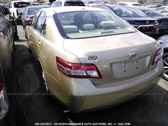 4T1BF3EK7AU086013 - 2010 TOYOTA CAMRY SE/LE/XLE GOLD photo 3