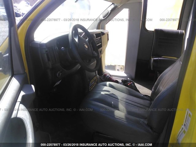 1GB6G5BG7D1125546 - 2013 CHEVROLET EXPRESS G4500  YELLOW photo 5