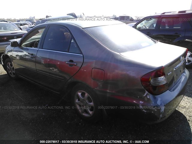 4T1BE32K42U526990 - 2002 TOYOTA CAMRY LE/XLE/SE GRAY photo 3