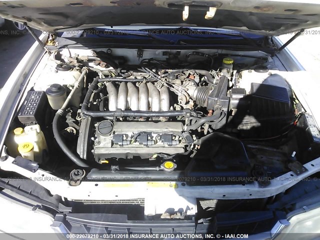 JN1CA21D9WM924142 - 1998 NISSAN MAXIMA GLE/GXE/SE WHITE photo 10