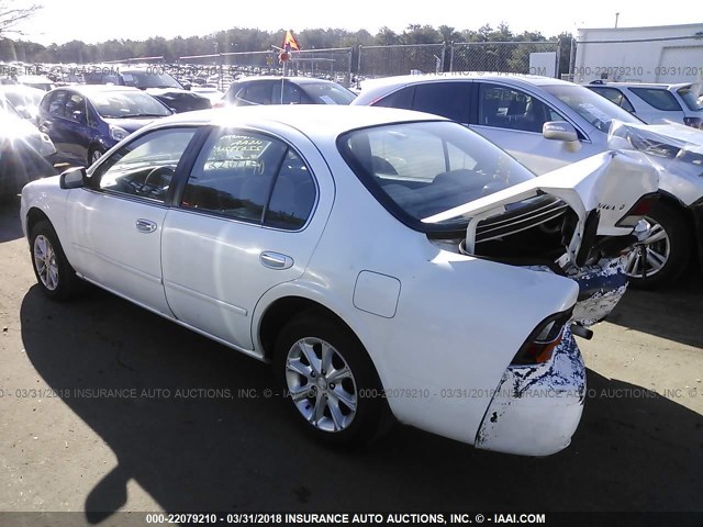 JN1CA21D9WM924142 - 1998 NISSAN MAXIMA GLE/GXE/SE WHITE photo 3