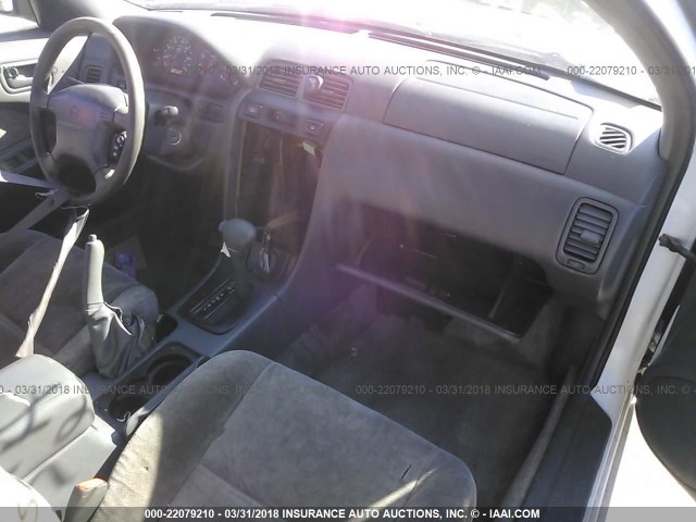 JN1CA21D9WM924142 - 1998 NISSAN MAXIMA GLE/GXE/SE WHITE photo 5