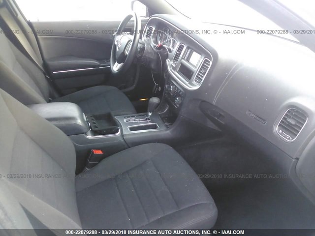 2C3CDXBG8EH226217 - 2014 DODGE CHARGER SE GRAY photo 5