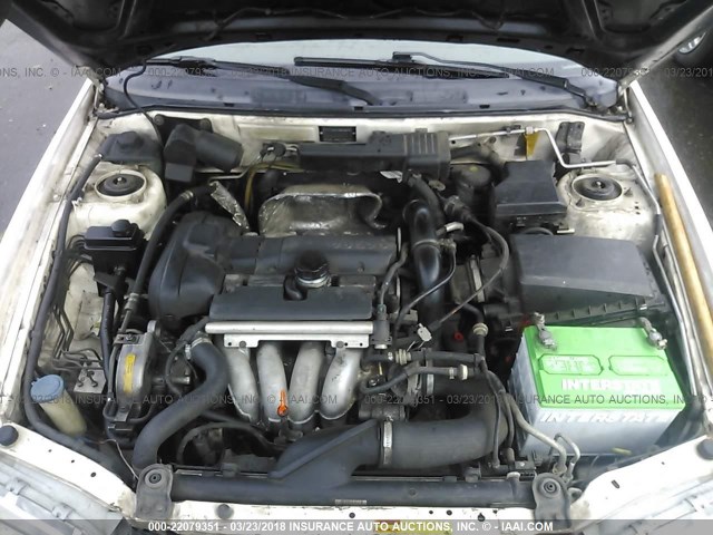 YV1VW2556YF579647 - 2000 VOLVO V40 თეთრი ფოტო 10