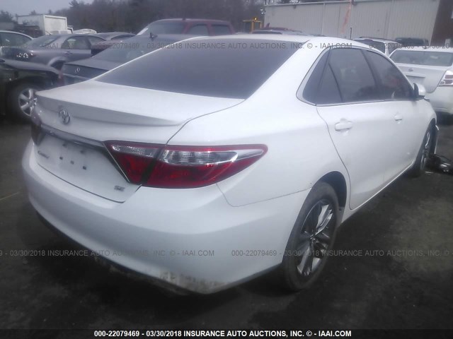 4T1BF1FK7GU189850 - 2016 TOYOTA CAMRY LE/XLE/SE/XSE WHITE photo 4