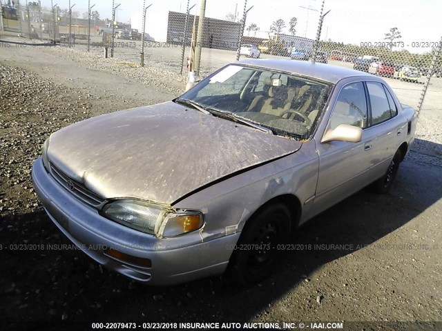 4T1BG12K1TU813381 - 1996 TOYOTA CAMRY DX/LE/XLE ოქროსფერი ფოტო 2