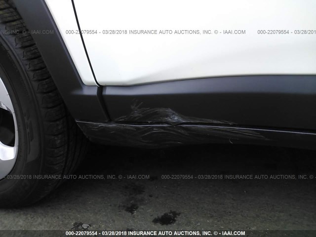 3C4NJDBB5JT101063 - 2018 JEEP COMPASS LATITUDE Weiß Foto 6