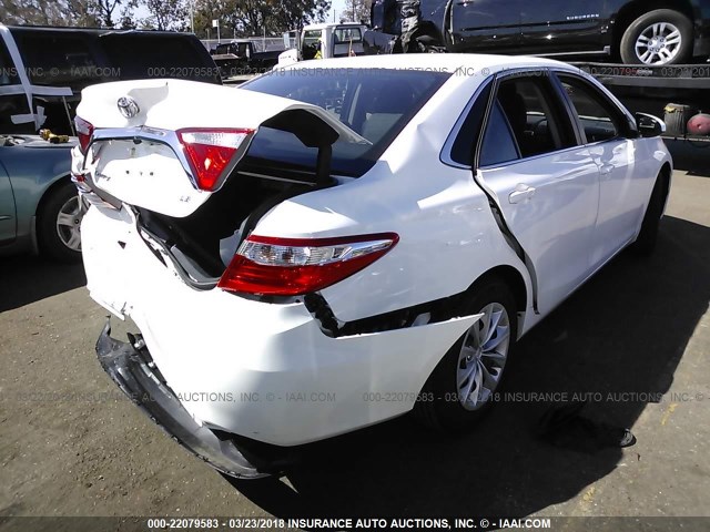 4T1BF1FKXHU807194 - 2017 TOYOTA CAMRY LE/XLE/SE/XSE WHITE photo 4