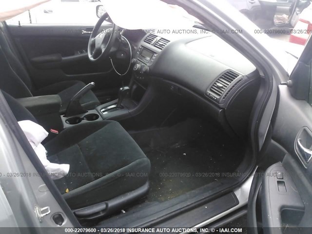 1HGCM56106A008151 - 2006 HONDA ACCORD VALUE SILVER photo 5