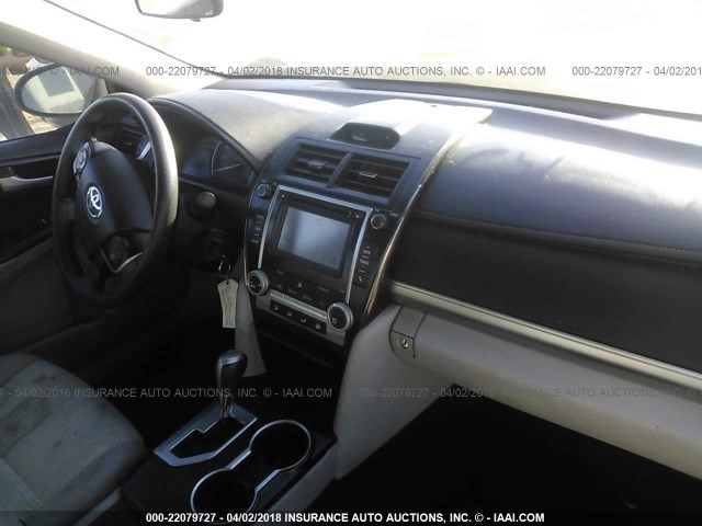 4T4BF1FKXER379063 - 2014 TOYOTA CAMRY L/SE/LE/XLE 灰色 照片 5