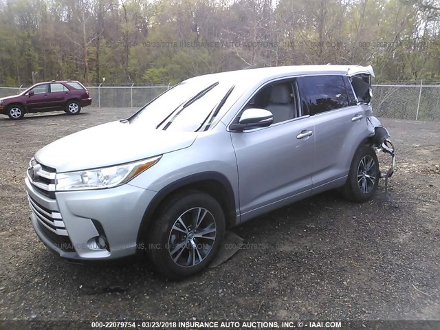 5TDZZRFH2JS241054 - 2018 TOYOTA HIGHLANDER LE/LE PLUS SILVER photo 2