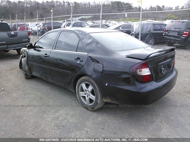 4T1BF30KX3U036247 - 2003 TOYOTA CAMRY LE/XLE/SE შავი ფოტო 3
