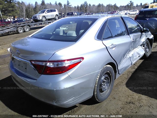 4T4BF1FKXFR505049 - 2015 TOYOTA CAMRY LE/XLE/SE/XSE ვერცხლისფერი ფოტო 4