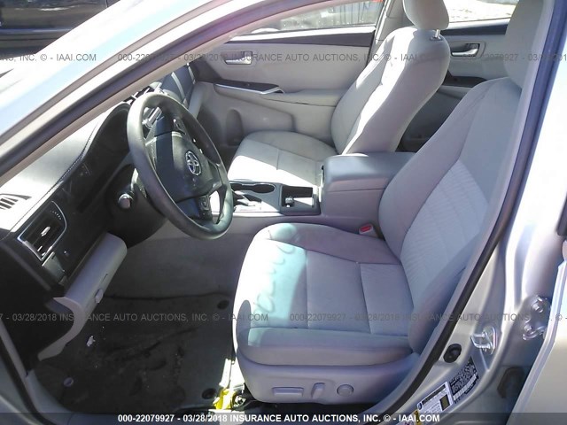 4T4BF1FKXFR505049 - 2015 TOYOTA CAMRY LE/XLE/SE/XSE ვერცხლისფერი ფოტო 5