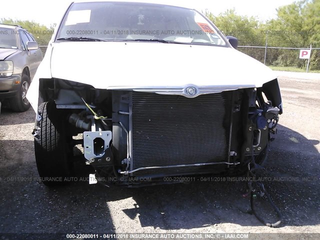 2A8HR44H98R828798 - 2008 CHRYSLER TOWN & COUNTRY LX WHITE photo 6