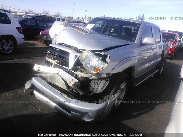 3TMLU42N38M016963 - 2008 TOYOTA TACOMA DOUBLE CAB SILVER photo 2