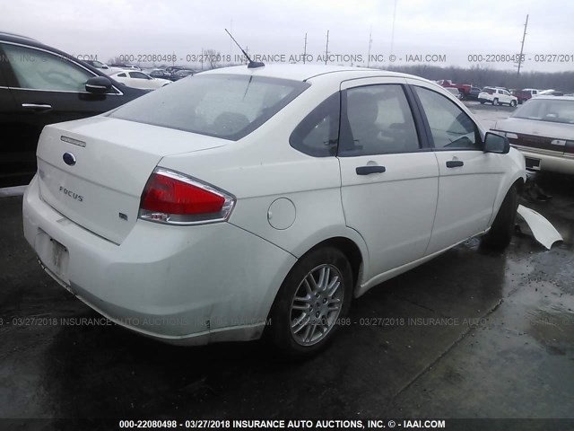 1FAHP3FN0AW201050 - 2010 FORD FOCUS SE WHITE photo 4