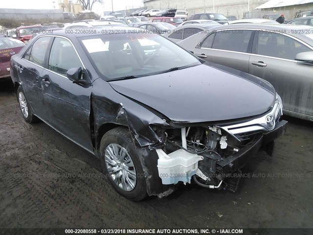 4T1BF1FK1CU105032 - 2012 TOYOTA CAMRY SE/LE/XLE Серый фото 1