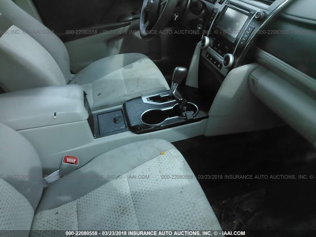 4T1BF1FK1CU105032 - 2012 TOYOTA CAMRY SE/LE/XLE Серый фото 5
