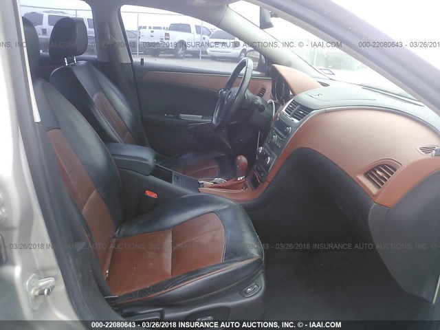 1G1ZK57718F162836 - 2008 CHEVROLET MALIBU LTZ 银色 照片 5