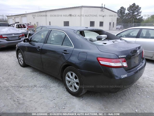 4T1BF3EK7AU580856 - 2010 TOYOTA CAMRY SE/LE/XLE GRAY photo 3