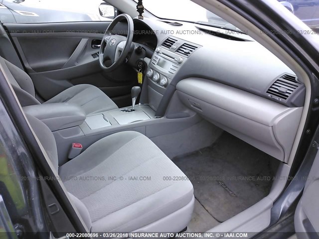 4T1BF3EK7AU580856 - 2010 TOYOTA CAMRY SE/LE/XLE GRAY photo 5