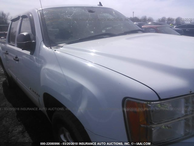 2GTEK13C581153226 - 2008 GMC SIERRA K1500 WHITE photo 6