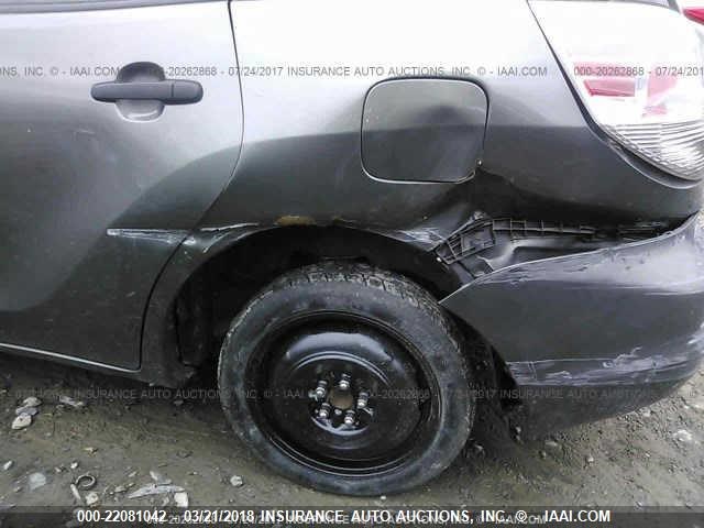 2T1KR32E37C677858 - 2007 TOYOTA COROLLA MATRIX XR GRAY photo 6