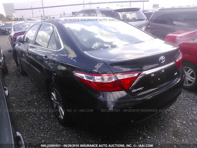 4T1BF1FKXHU419222 - 2017 TOYOTA CAMRY LE/XLE/SE/XSE BLACK photo 3