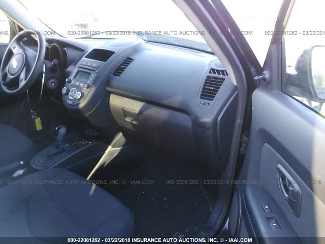 KNDJT2A53C7747072 - 2012 KIA SOUL BLACK photo 5