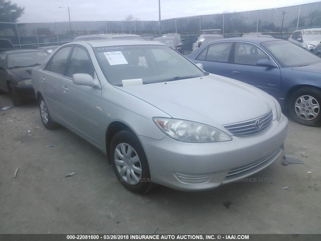 4T1BE32K45U944633 - 2005 TOYOTA CAMRY LE/XLE/SE 银色 照片 1