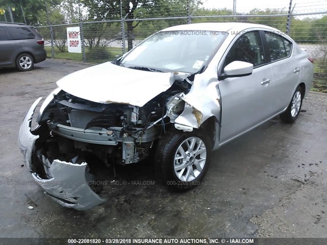 3N1CN7AP4JL819698 - 2018 NISSAN VERSA S/S PLUS/SV/SL SILVER photo 2