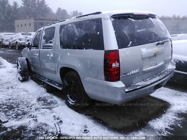 1GNSKJE34BR353455 - 2011 CHEVROLET SUBURBAN K1500 LT SILVER photo 3