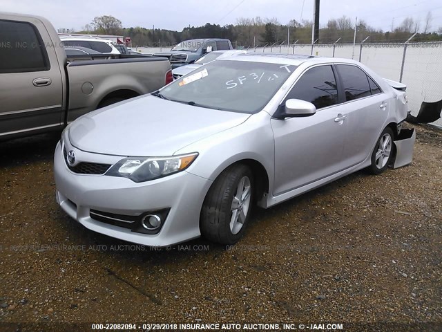 4T1BF1FK2CU503527 - 2012 TOYOTA CAMRY SE/LE/XLE SILVER photo 2