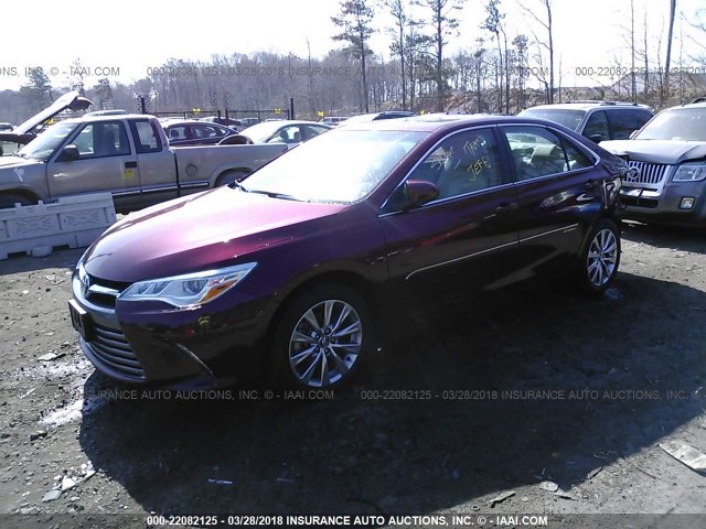 4T1BK1FK7HU581210 - 2017 TOYOTA CAMRY XSE/XLE Qırmızı foto 2